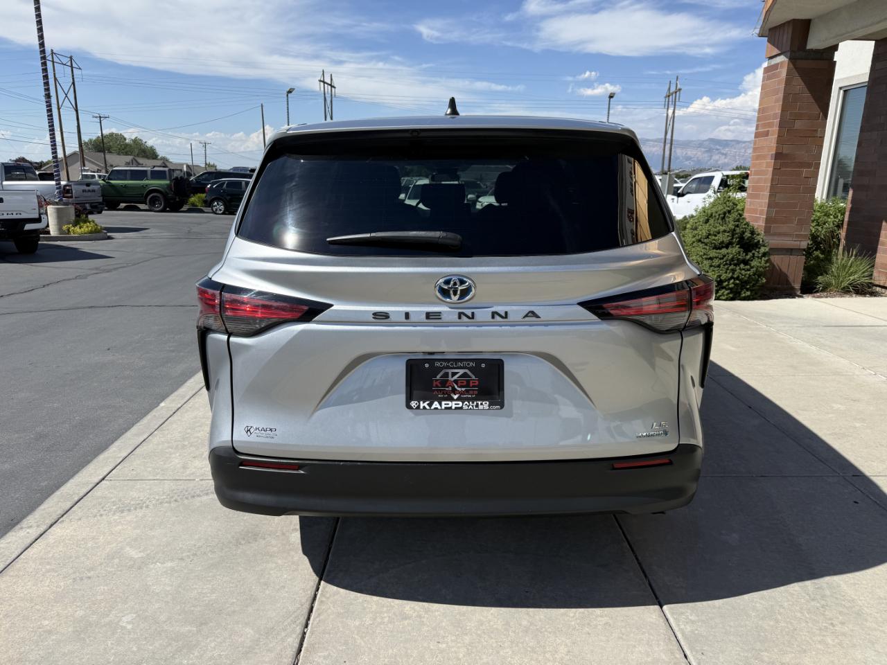 Toyota Sienna LE FWD 8-Passenger (Natl) 2022