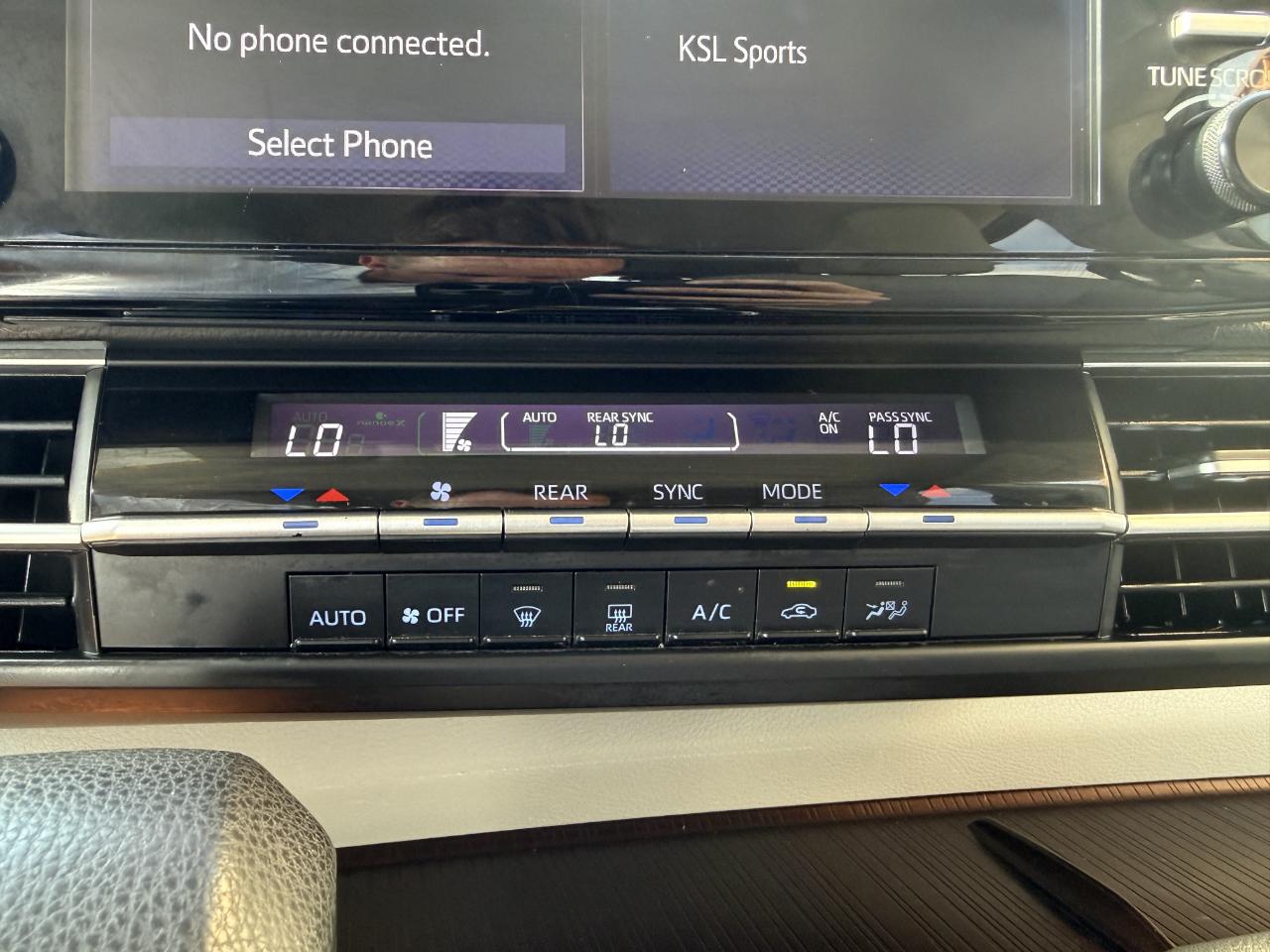 Toyota Sienna LE FWD 8-Passenger (Natl) 2022