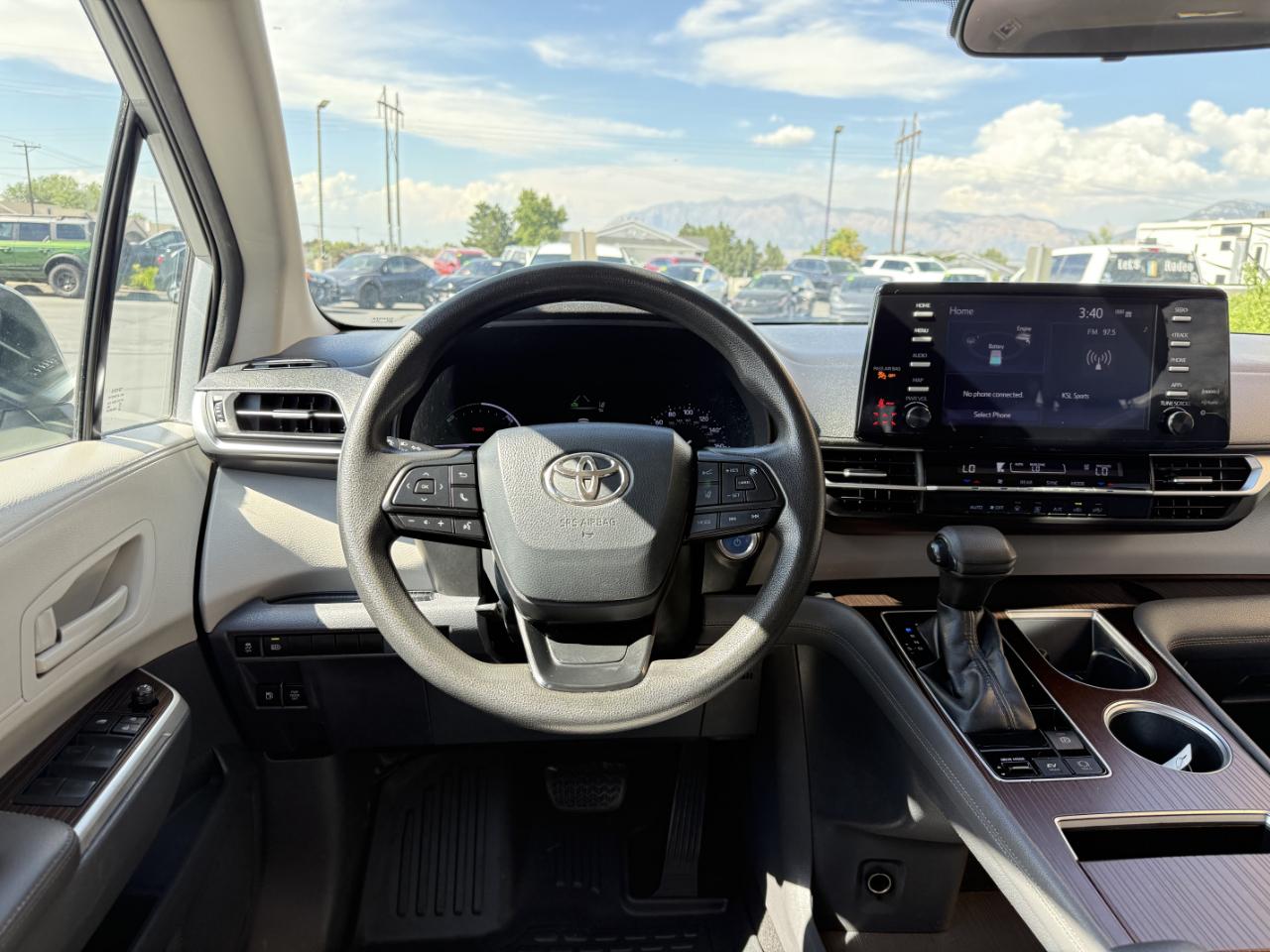 Toyota Sienna LE FWD 8-Passenger (Natl) 2022