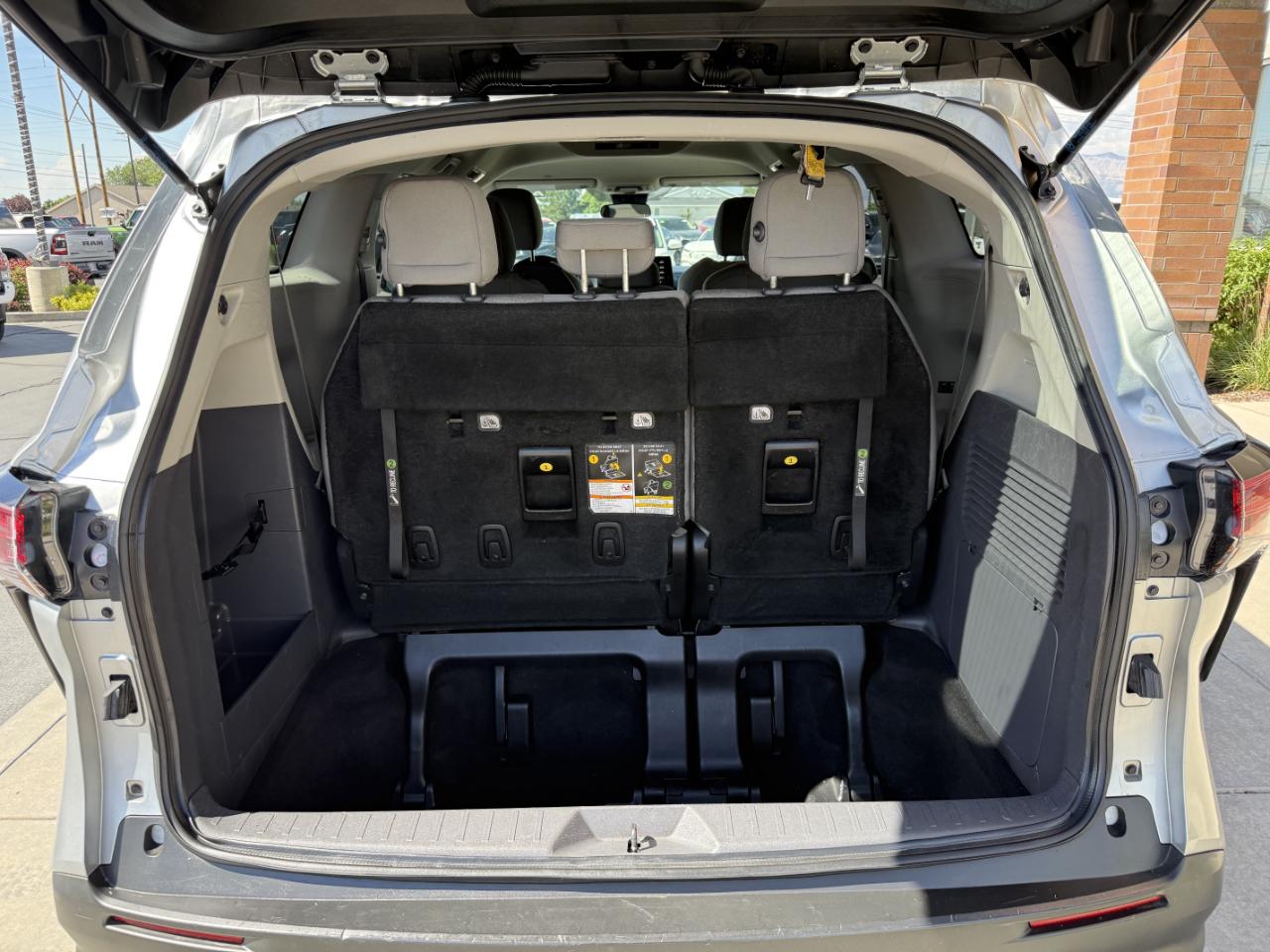 Toyota Sienna LE FWD 8-Passenger (Natl) 2022