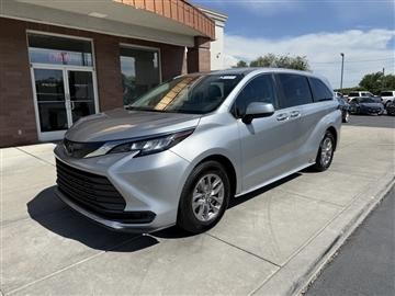 2022 Toyota Sienna LE FWD 8-Passenger (Natl)