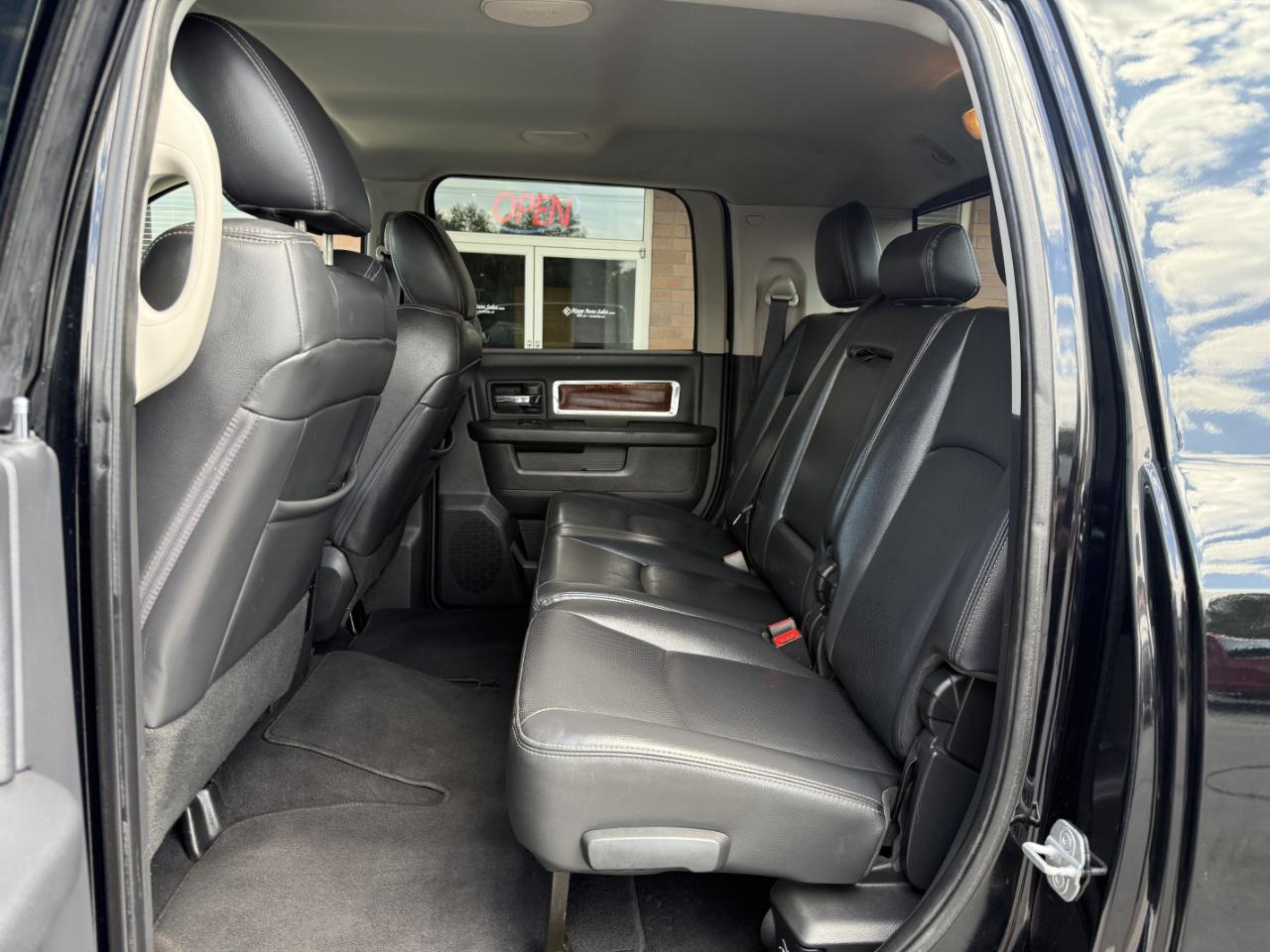 RAM 3500 4WD Mega Cab 160.5" Laramie 2012
