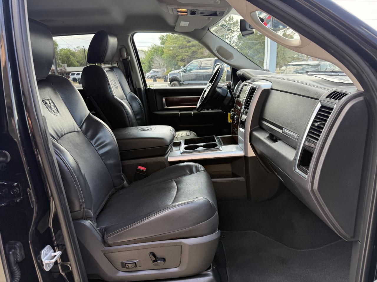 RAM 3500 4WD Mega Cab 160.5" Laramie 2012