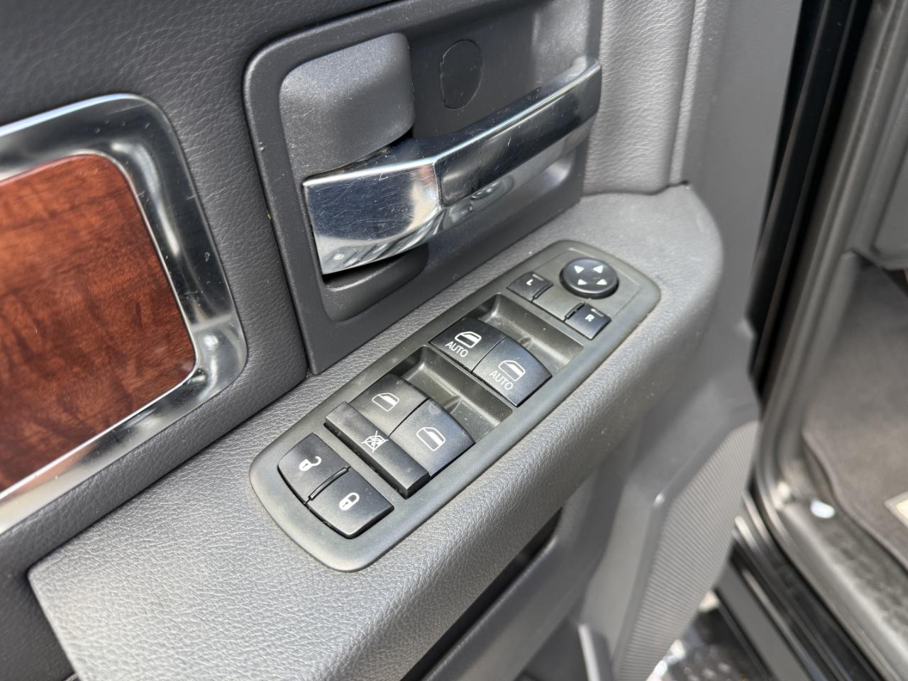 RAM 3500 4WD Mega Cab 160.5" Laramie 2012