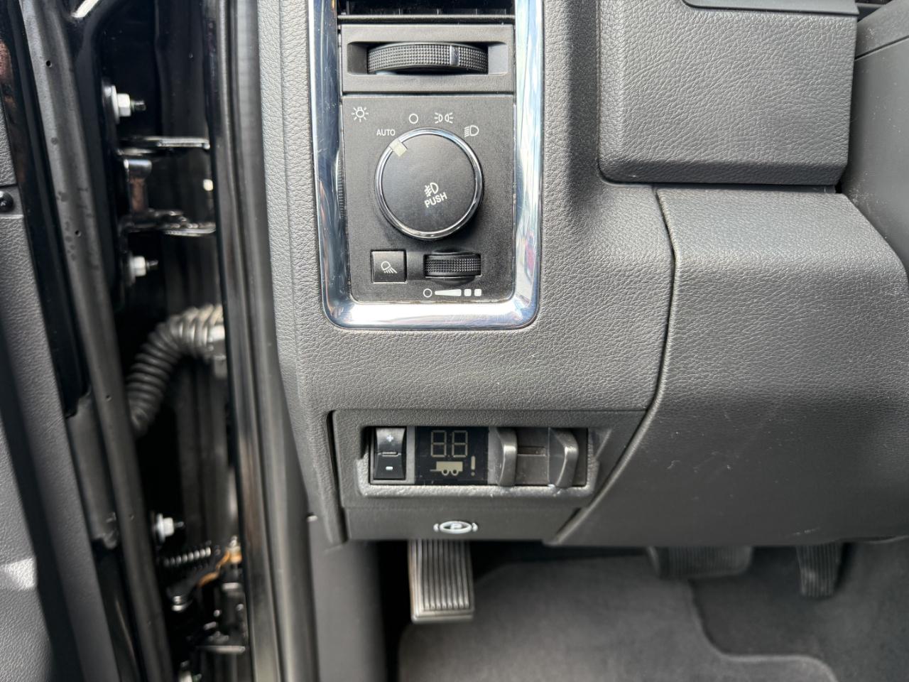 RAM 3500 4WD Mega Cab 160.5" Laramie 2012