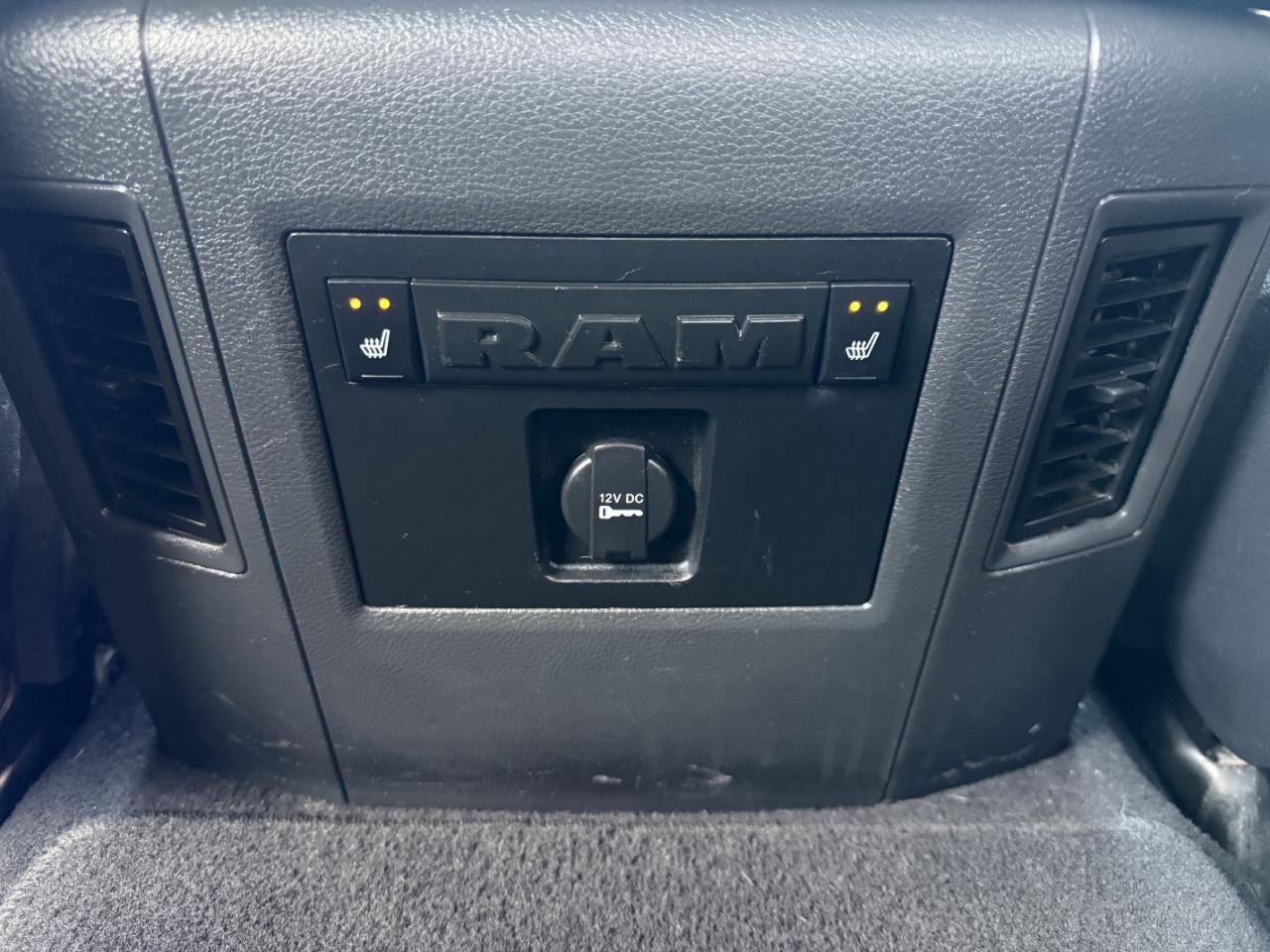 RAM 3500 4WD Mega Cab 160.5" Laramie 2012