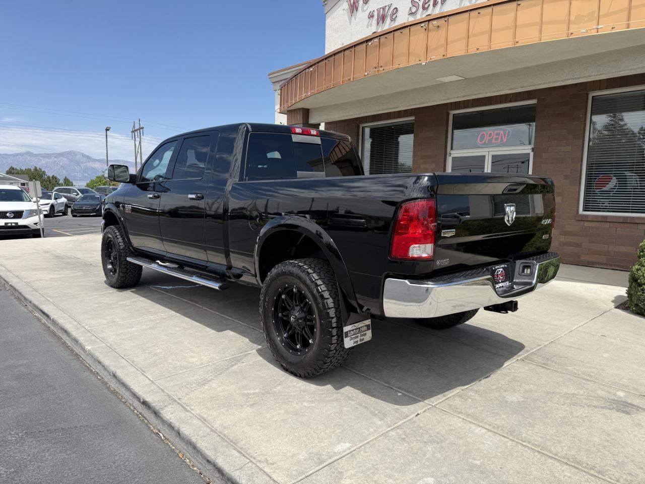 RAM 3500 4WD Mega Cab 160.5" Laramie 2012