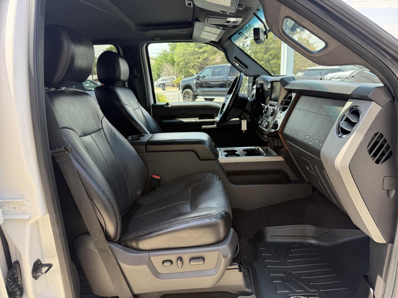 Ford Super Duty F-250 SRW 4WD Crew Cab 156" Lariat 2015