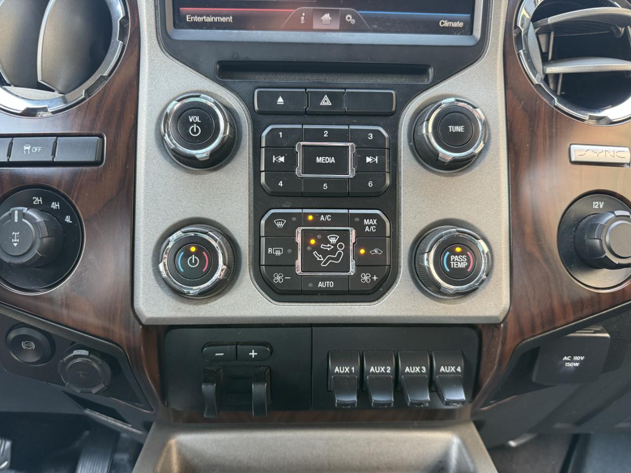 Ford Super Duty F-250 SRW 4WD Crew Cab 156" Lariat 2015