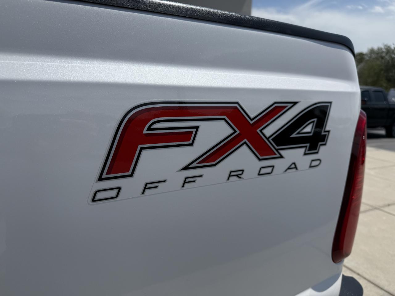 Ford Super Duty F-250 SRW 4WD Crew Cab 156" Lariat 2015