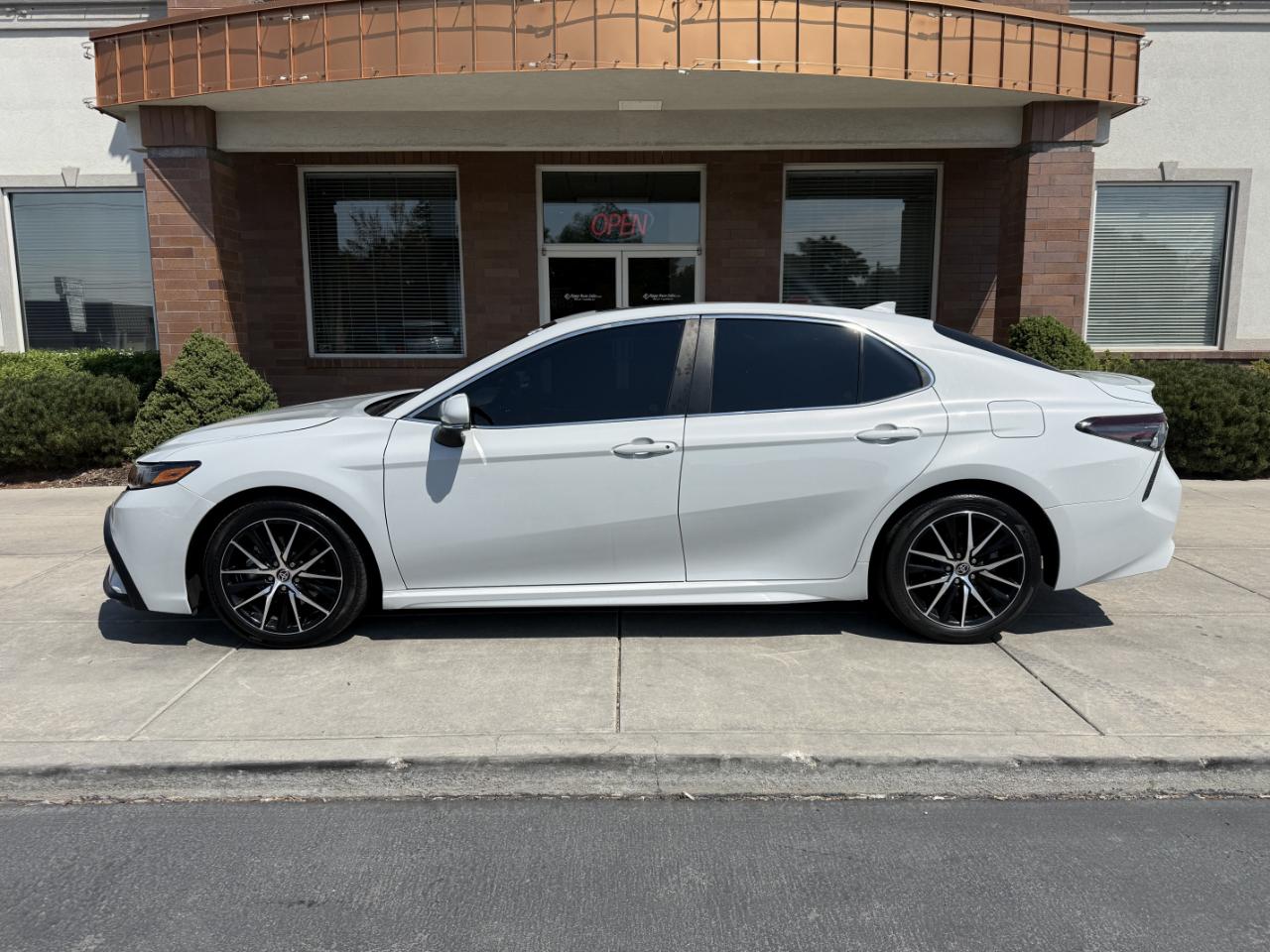 Toyota Camry SE Auto (Natl) 2023