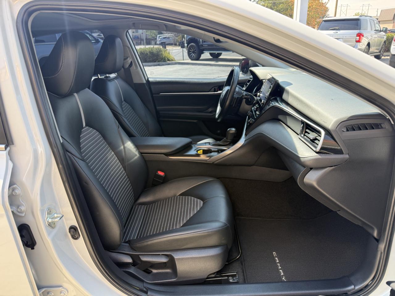 Toyota Camry SE Auto (Natl) 2023