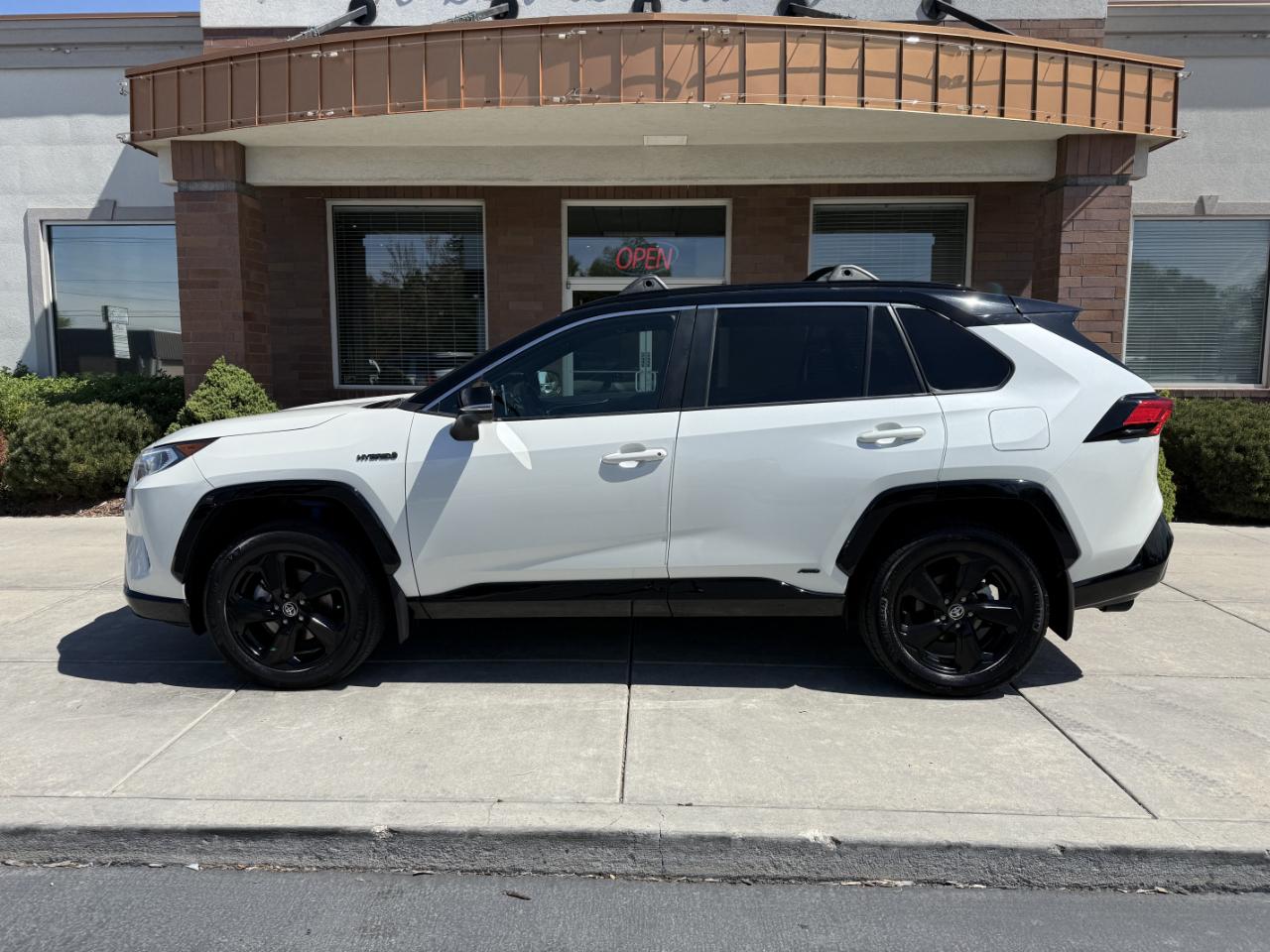 Toyota RAV4 Hybrid XSE AWD (Natl) 2021