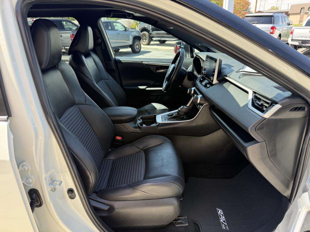 Toyota RAV4 Hybrid XSE AWD (Natl) 2021
