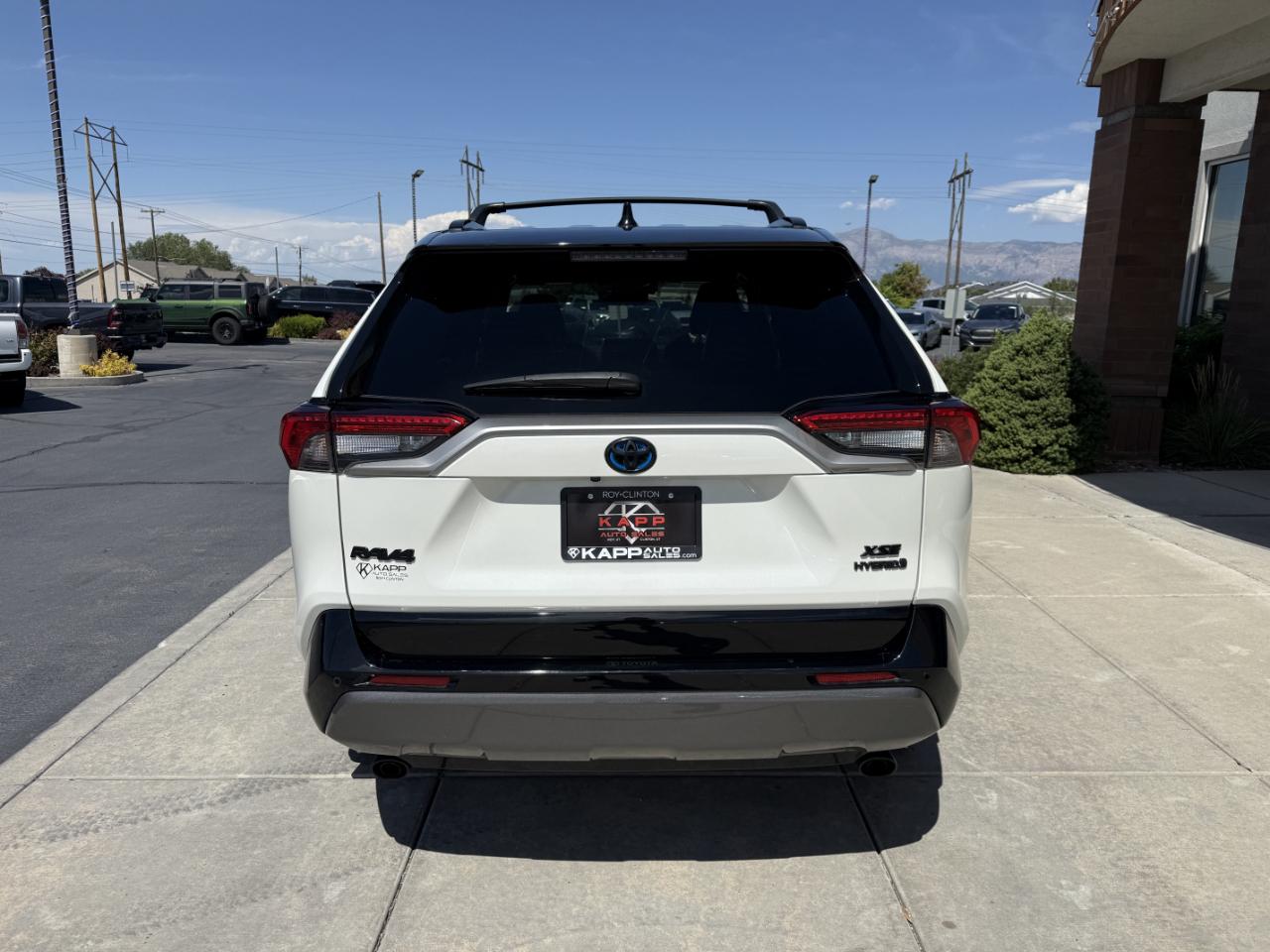 Toyota RAV4 Hybrid XSE AWD (Natl) 2021