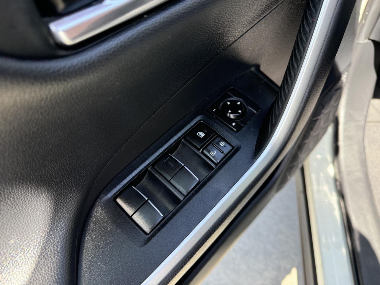 Toyota RAV4 Hybrid XSE AWD (Natl) 2021