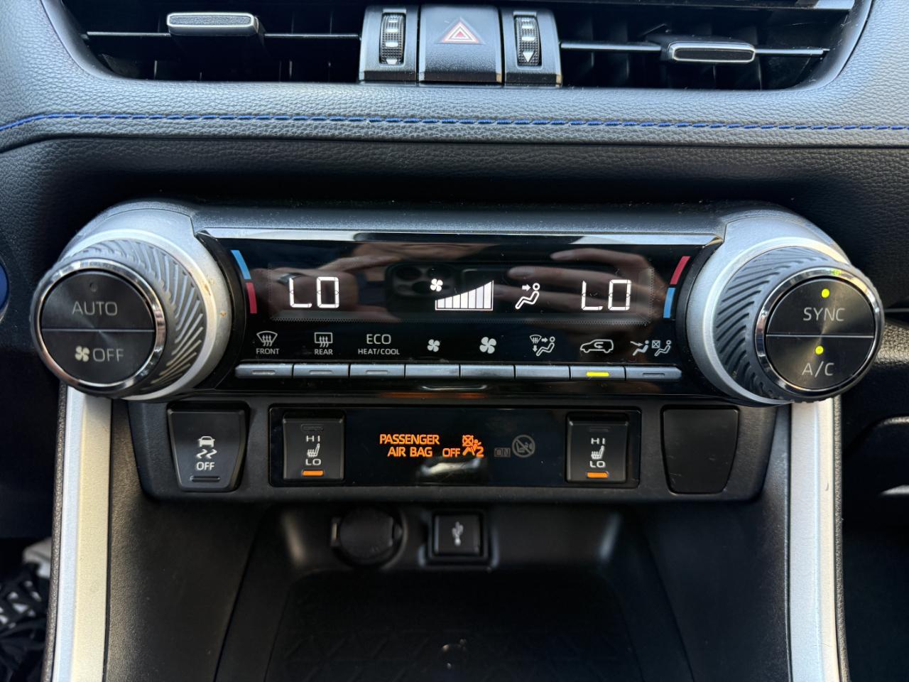 Toyota RAV4 Hybrid XSE AWD (Natl) 2021