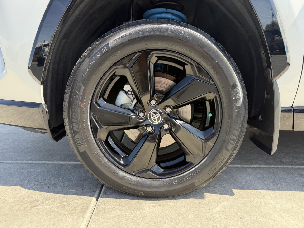 Toyota RAV4 Hybrid XSE AWD (Natl) 2021