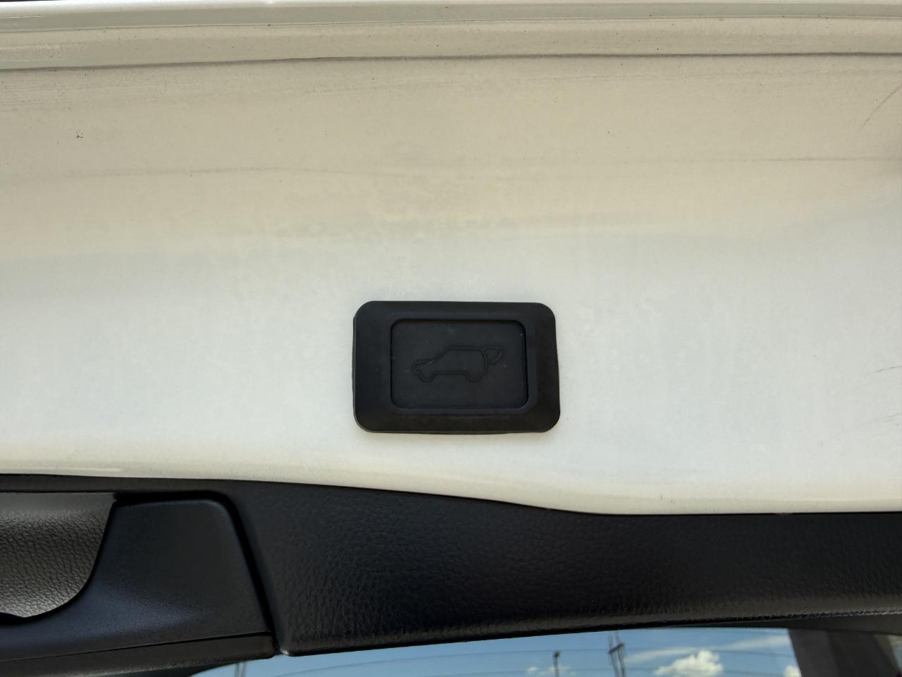 Toyota RAV4 Hybrid XSE AWD (Natl) 2021