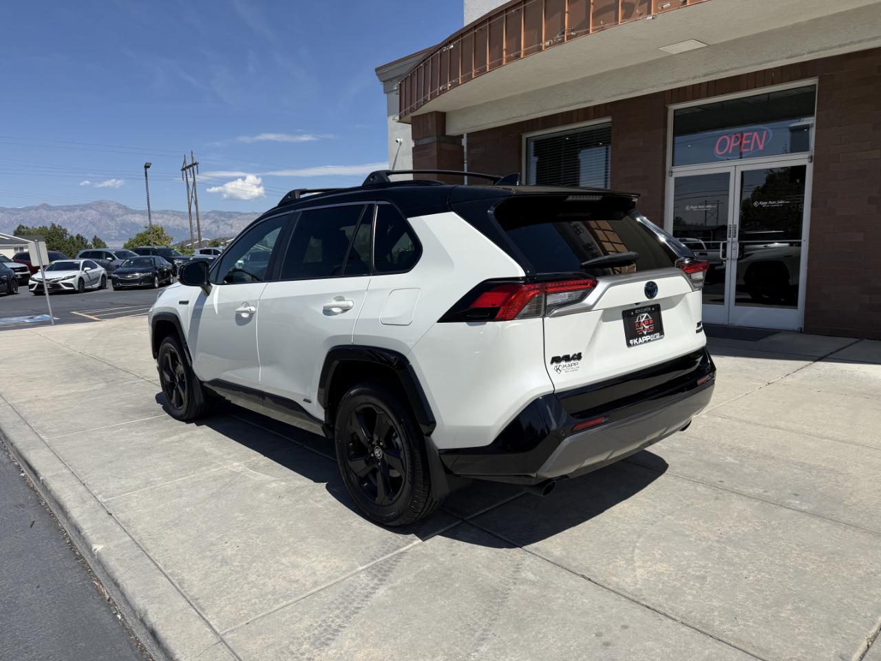 Toyota RAV4 Hybrid XSE AWD (Natl) 2021