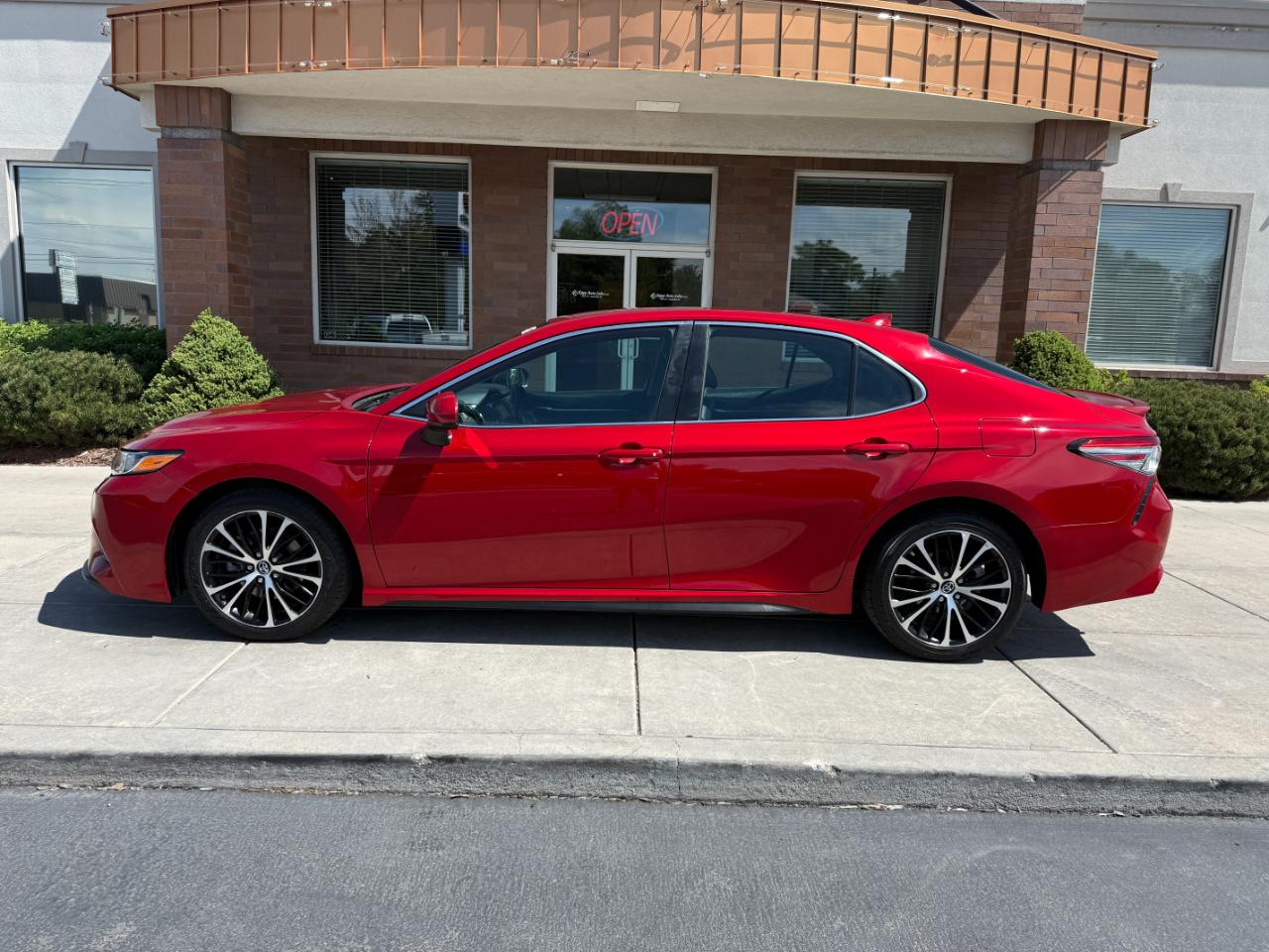 Toyota Camry SE Auto (Natl) 2019