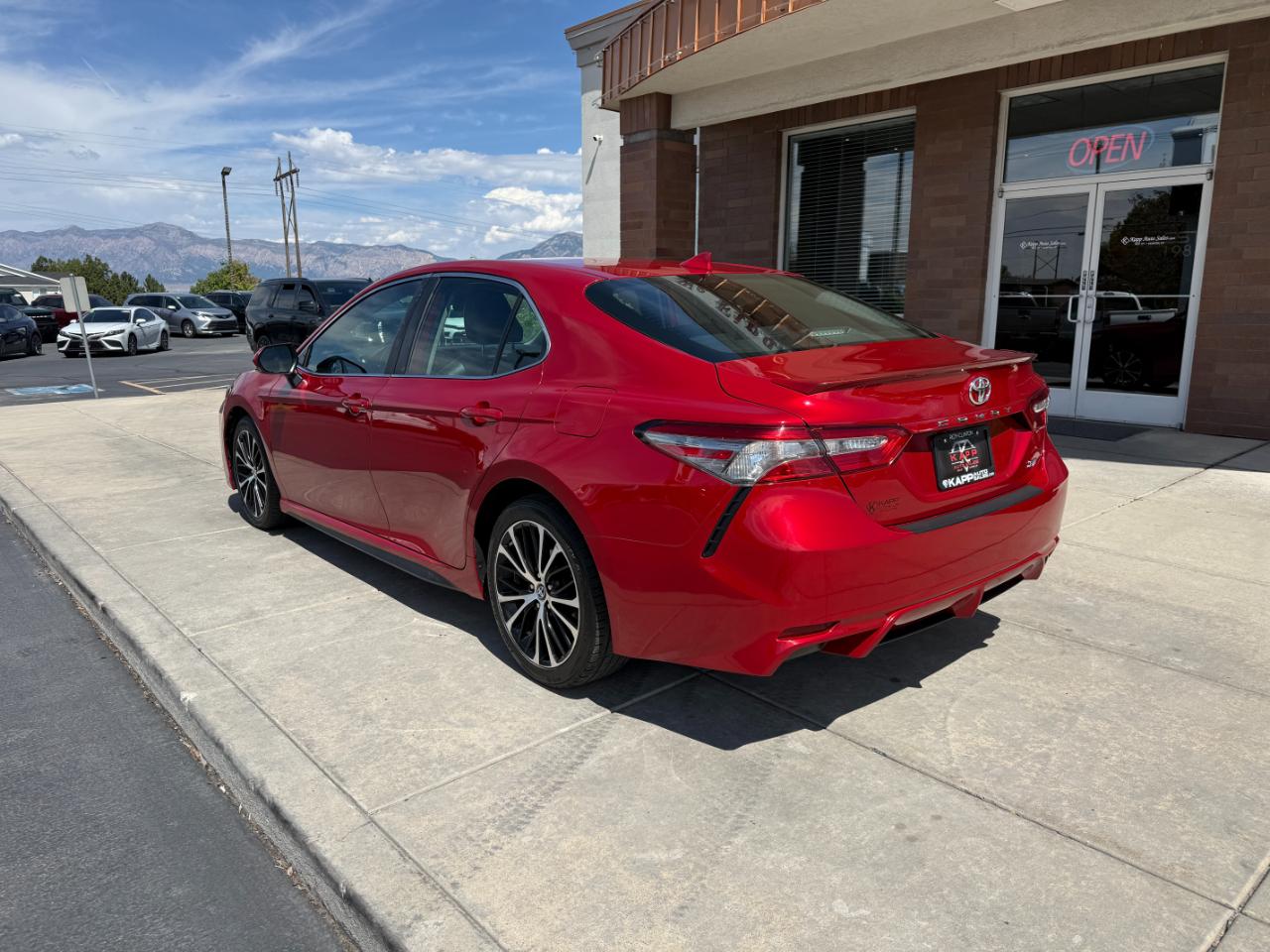 Toyota Camry SE Auto (Natl) 2019