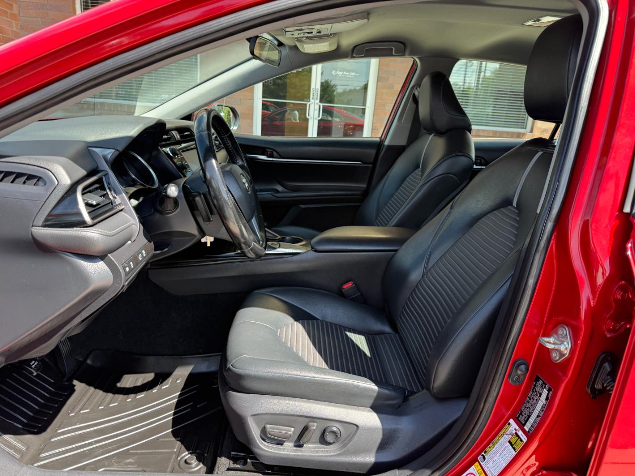 Toyota Camry SE Auto (Natl) 2019