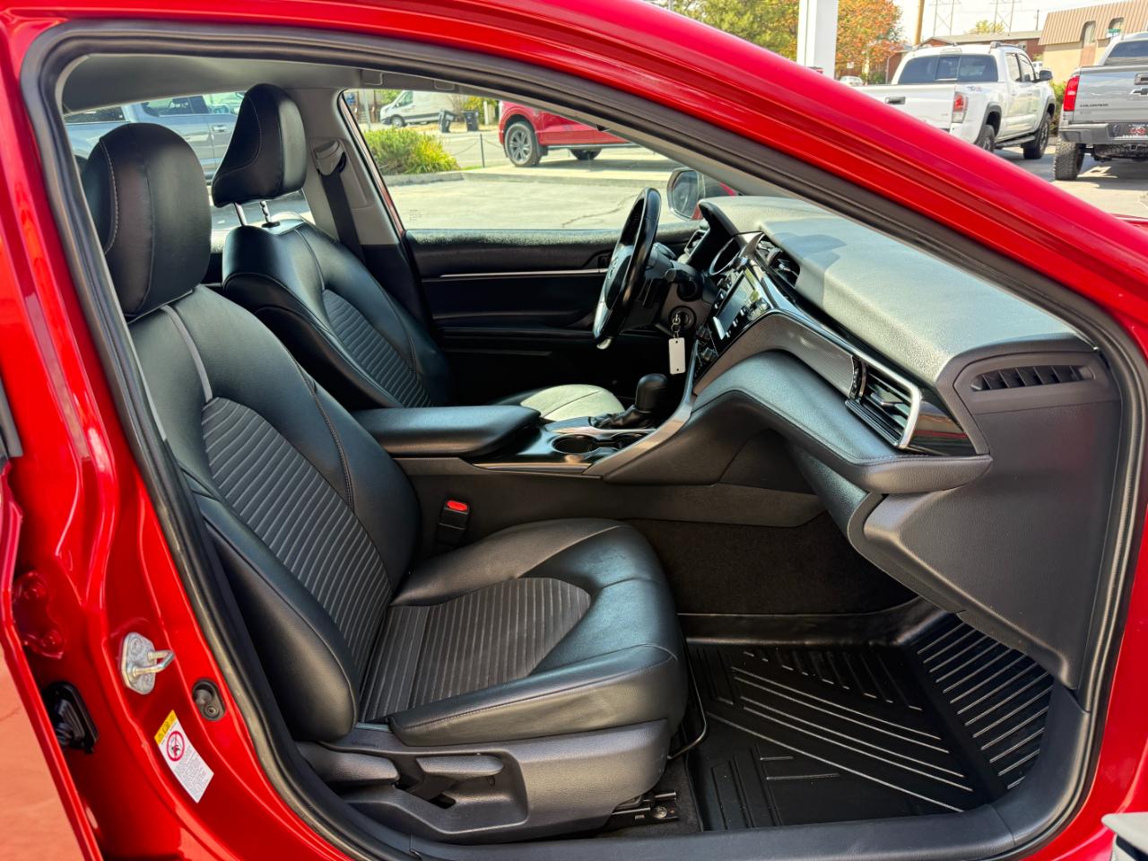Toyota Camry SE Auto (Natl) 2019