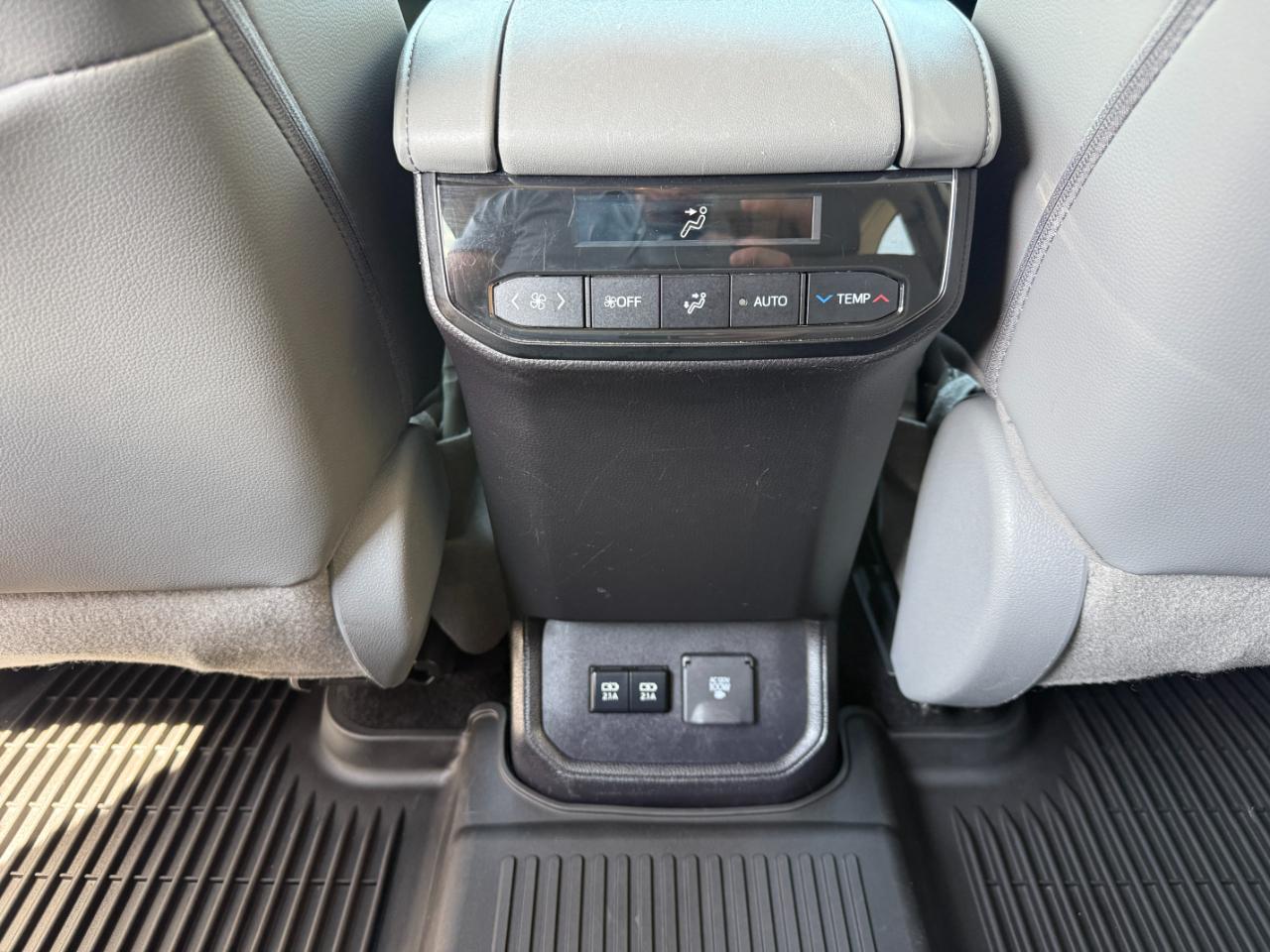 Toyota Highlander Limited AWD (Natl) 2021