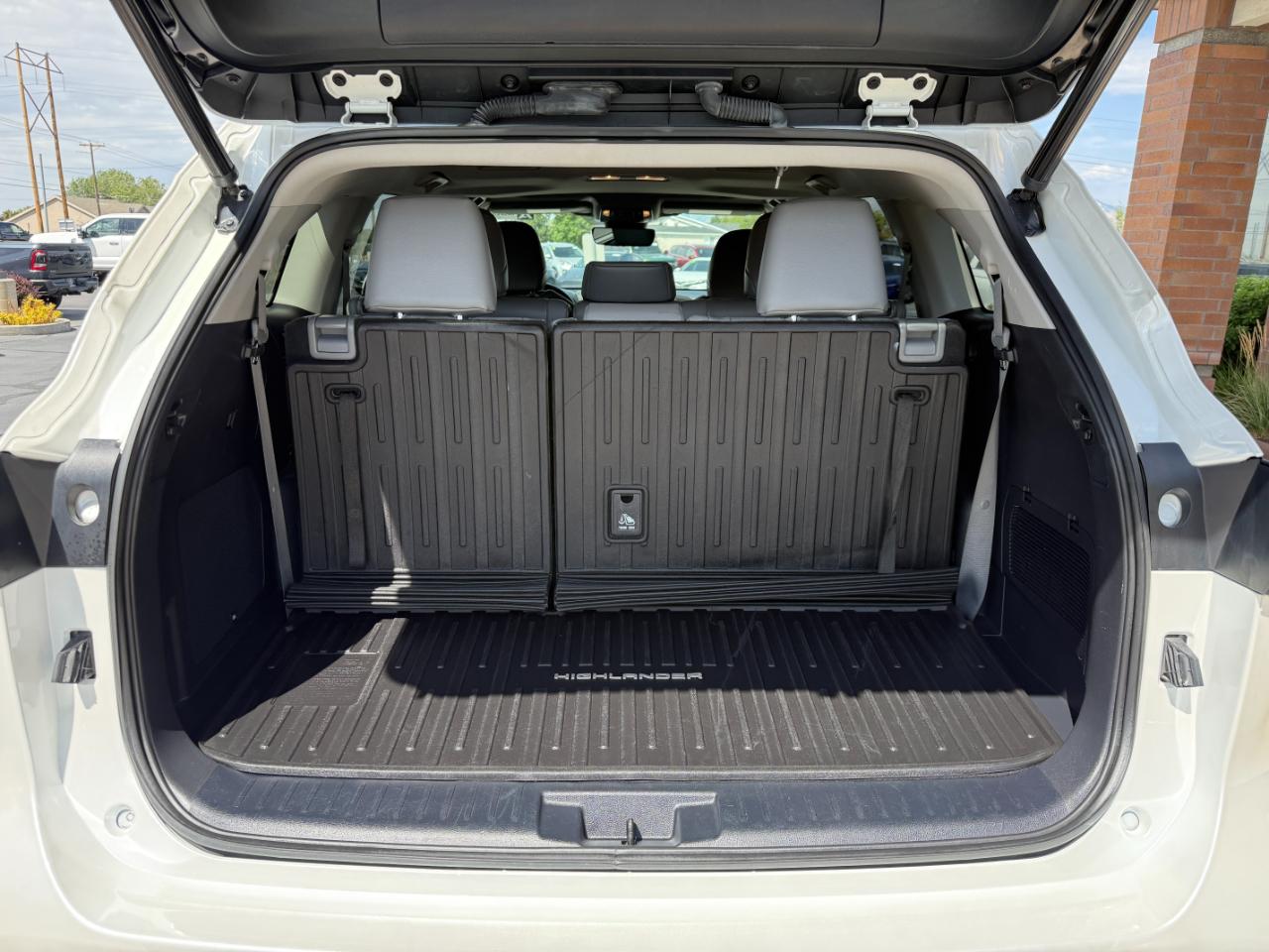 Toyota Highlander Limited AWD (Natl) 2021