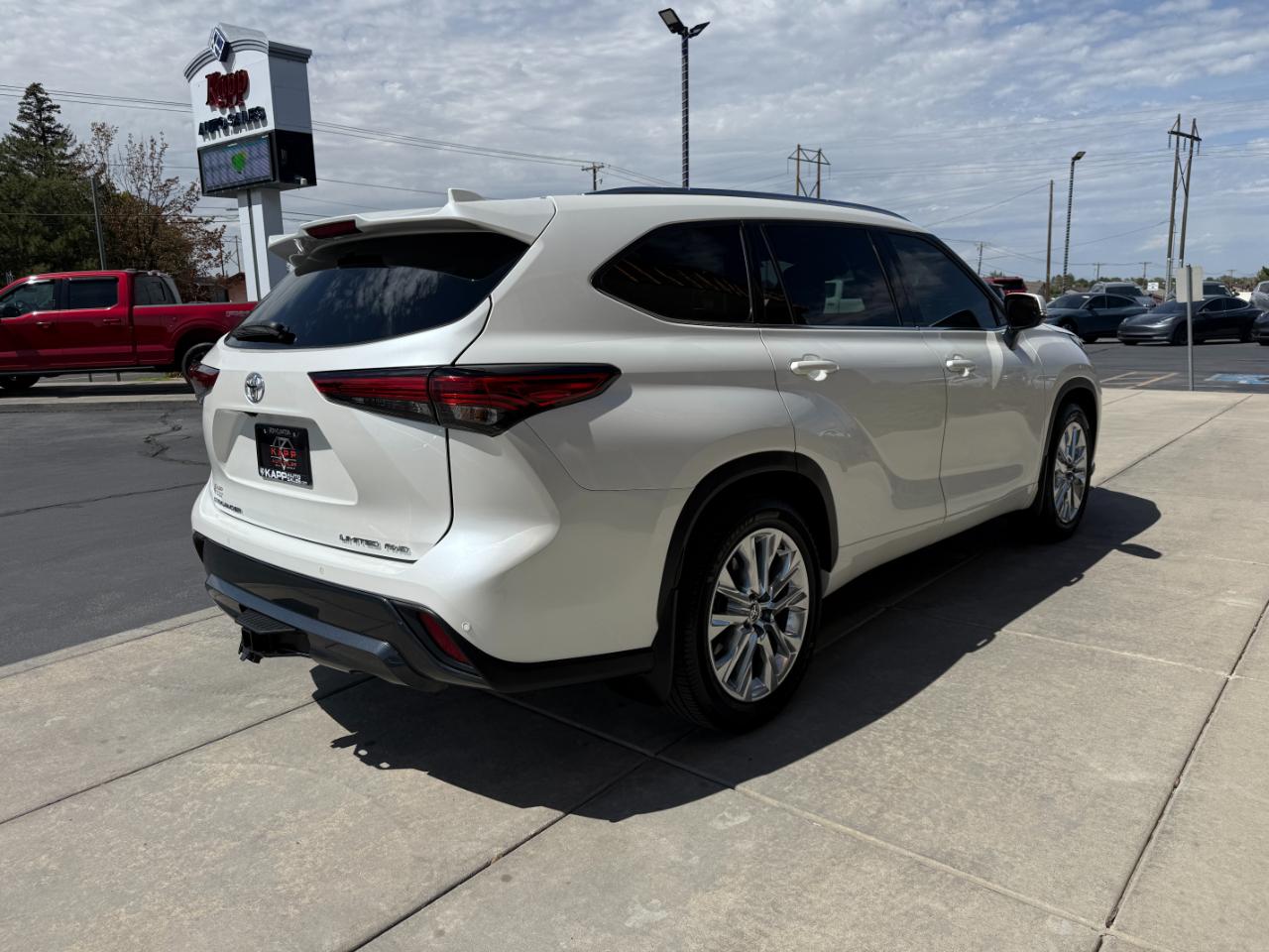 Toyota Highlander Limited AWD (Natl) 2021
