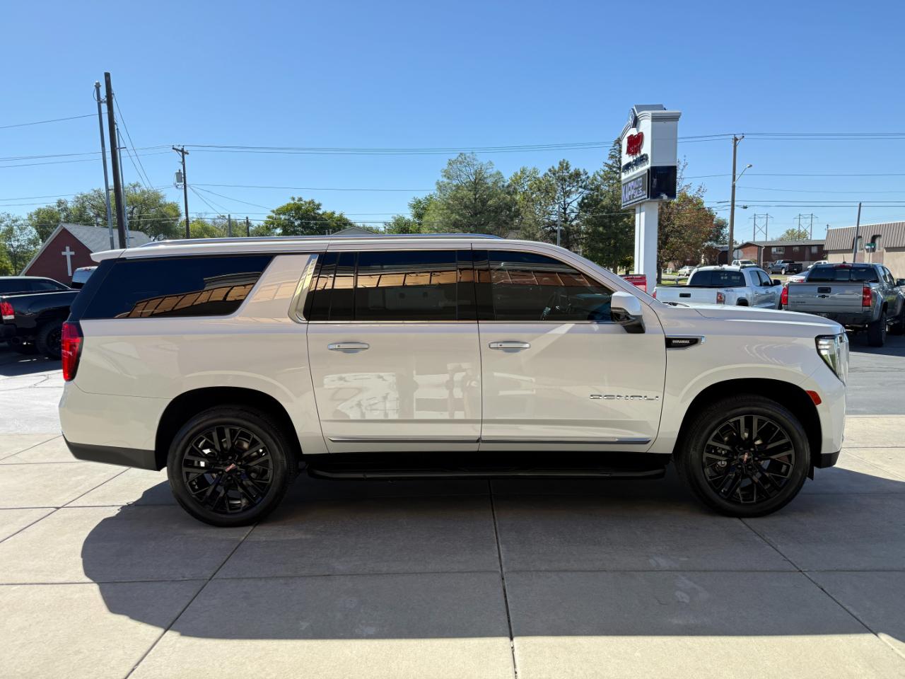 GMC Yukon XL 4WD 4dr Denali 2022