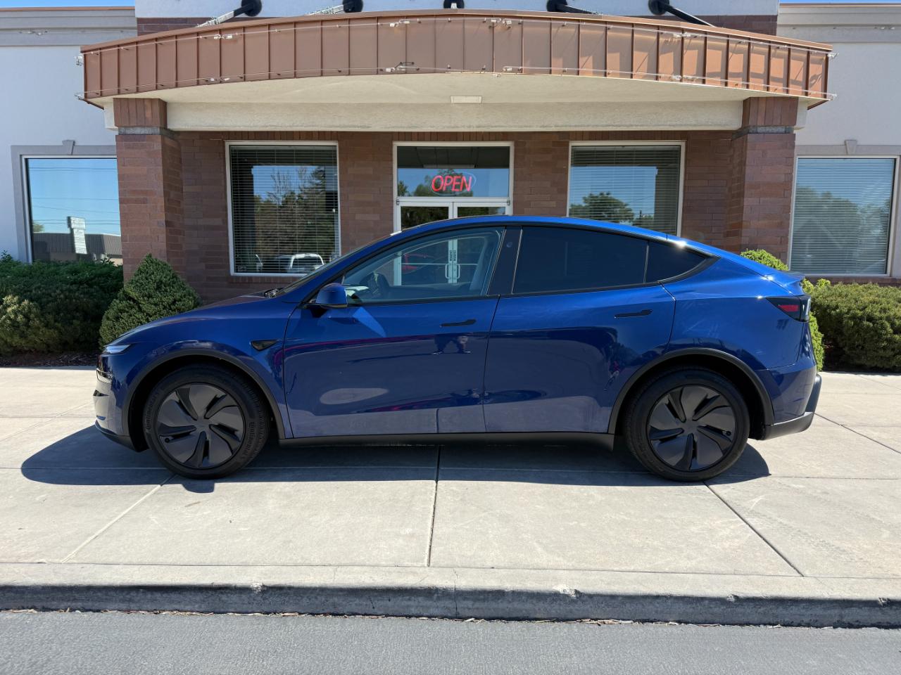 Tesla Model Y Long Range Launch Series AWD *Ltd Avail* 2026