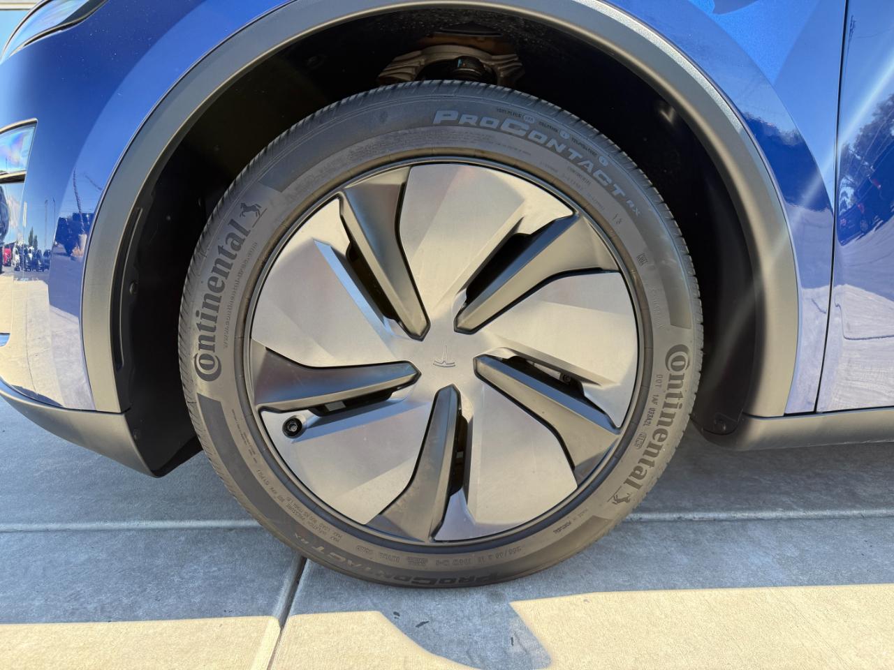 Tesla Model Y Long Range Launch Series AWD *Ltd Avail* 2026