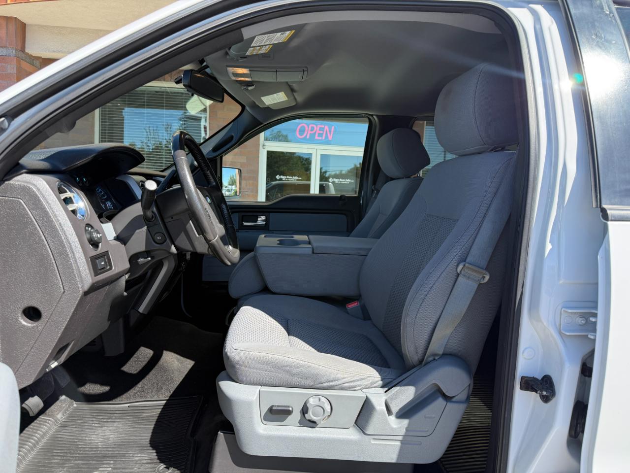 Ford F-150 4WD SuperCrew 145" XLT 2012