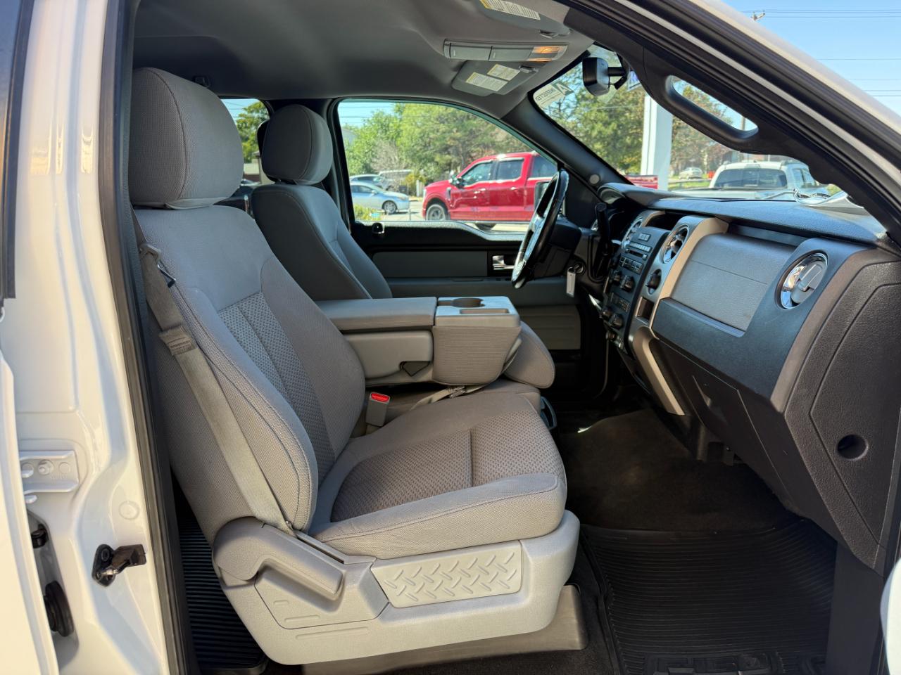 Ford F-150 4WD SuperCrew 145" XLT 2012