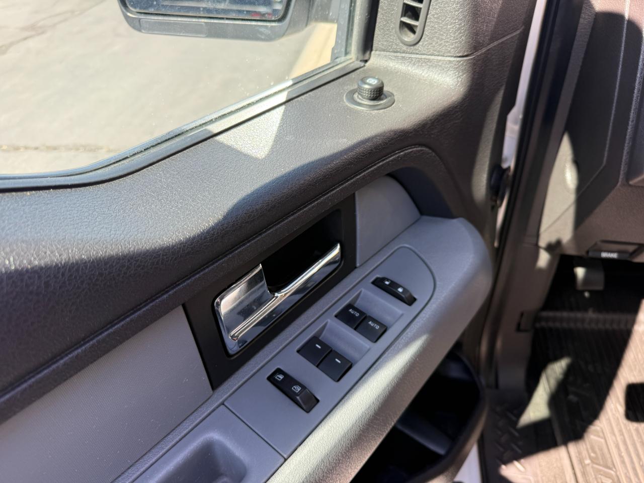 Ford F-150 4WD SuperCrew 145" XLT 2012