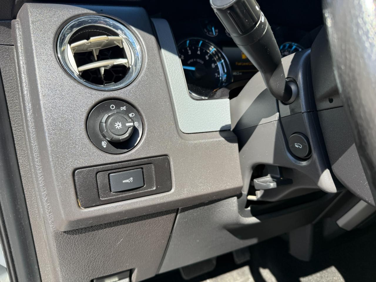 Ford F-150 4WD SuperCrew 145" XLT 2012