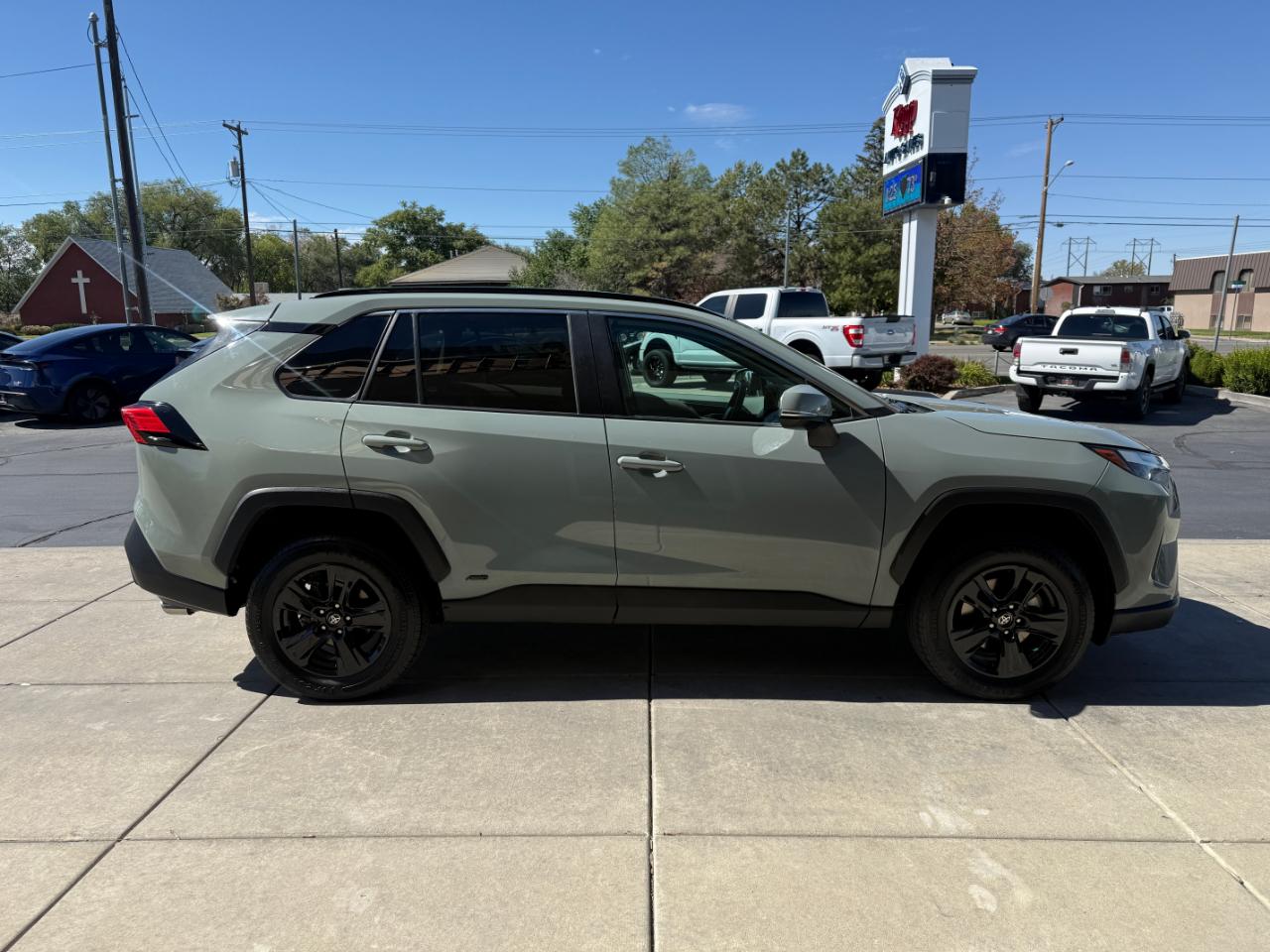 Toyota RAV4 Hybrid XLE AWD (Natl) 2022