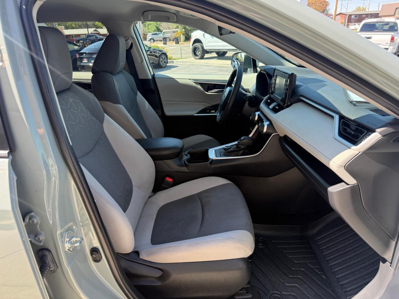 Toyota RAV4 Hybrid XLE AWD (Natl) 2022