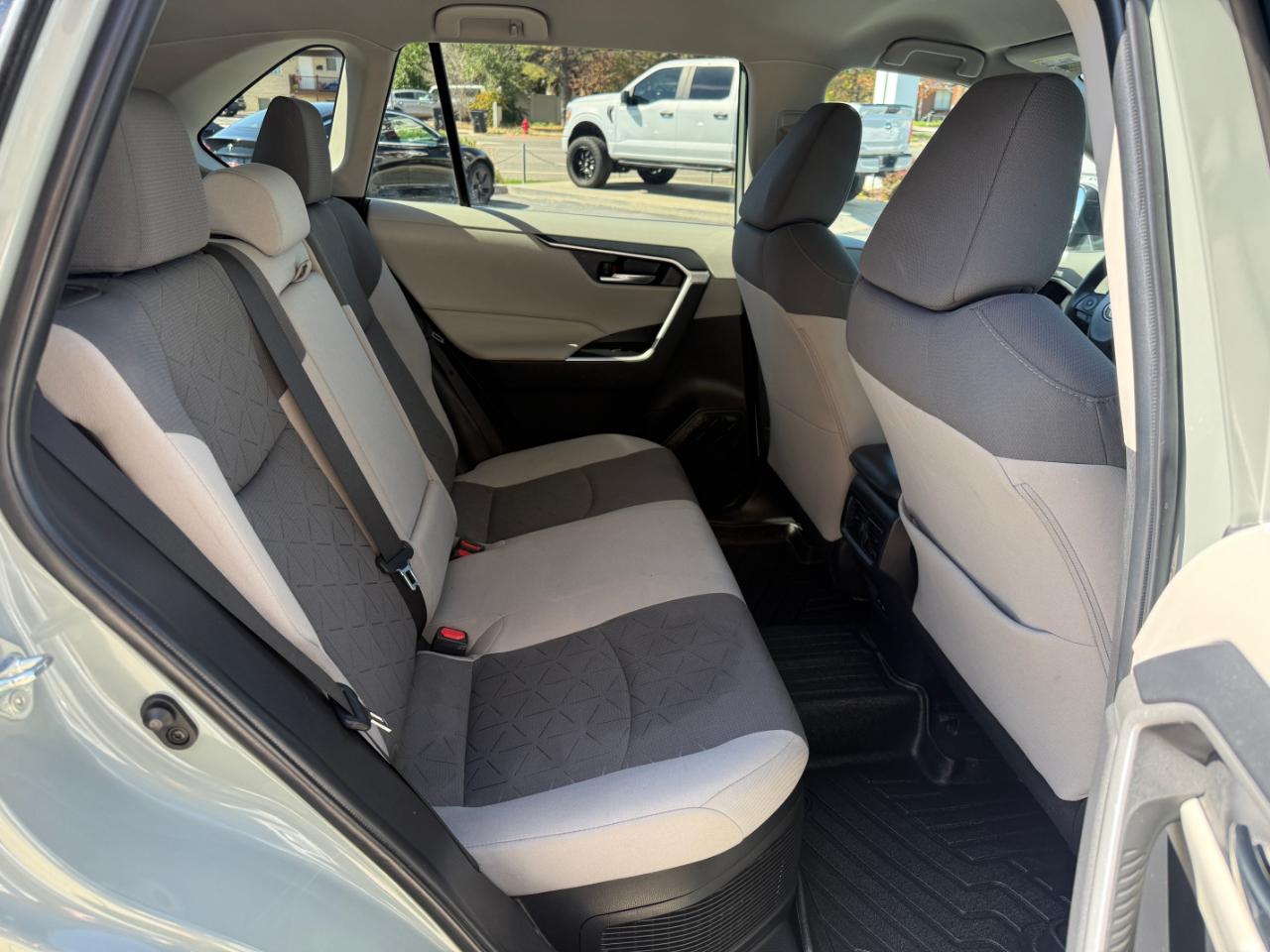 Toyota RAV4 Hybrid XLE AWD (Natl) 2022