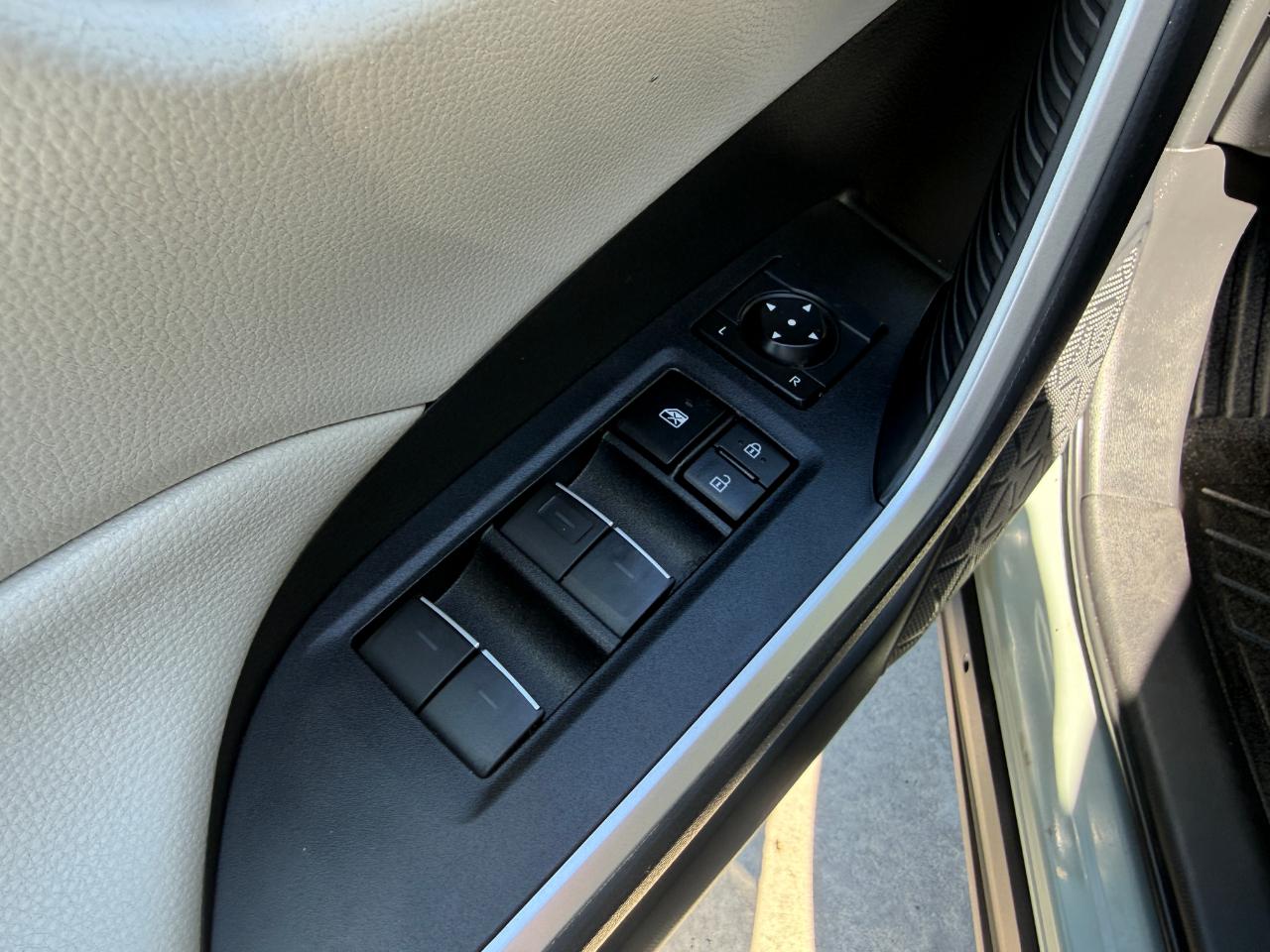 Toyota RAV4 Hybrid XLE AWD (Natl) 2022