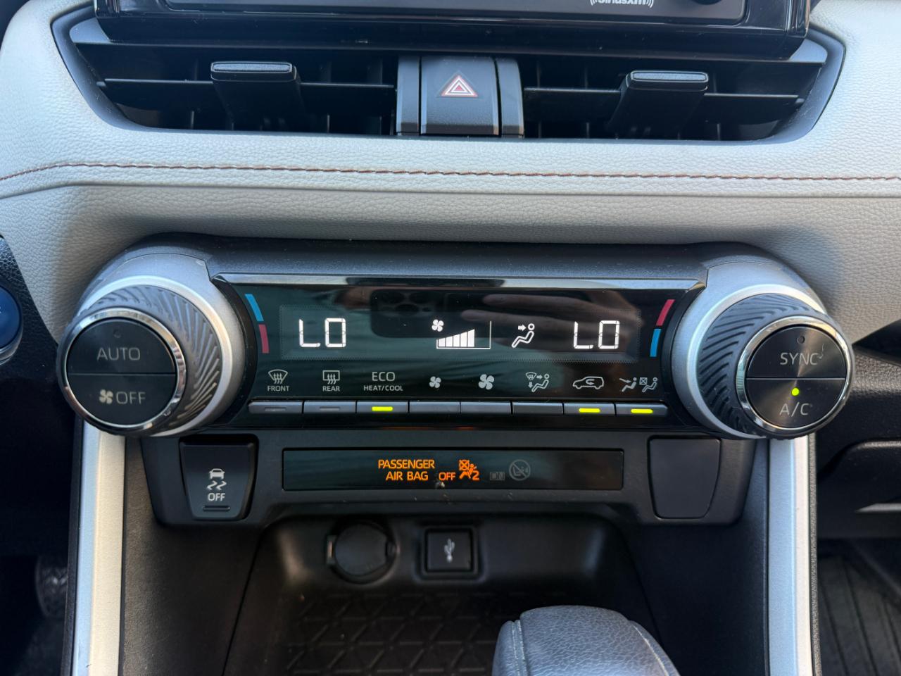 Toyota RAV4 Hybrid XLE AWD (Natl) 2022