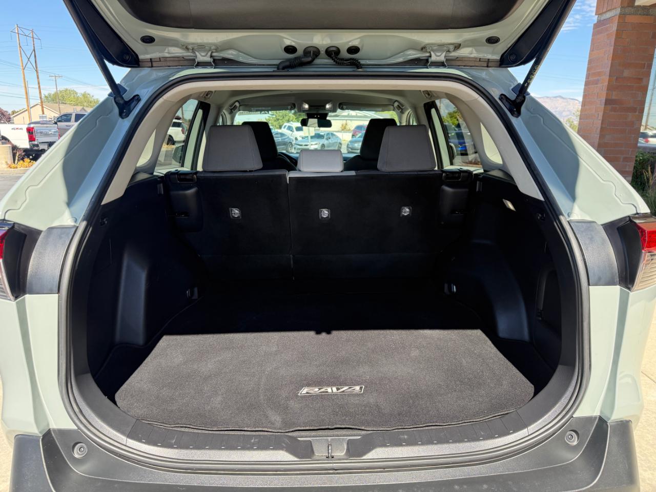 Toyota RAV4 Hybrid XLE AWD (Natl) 2022