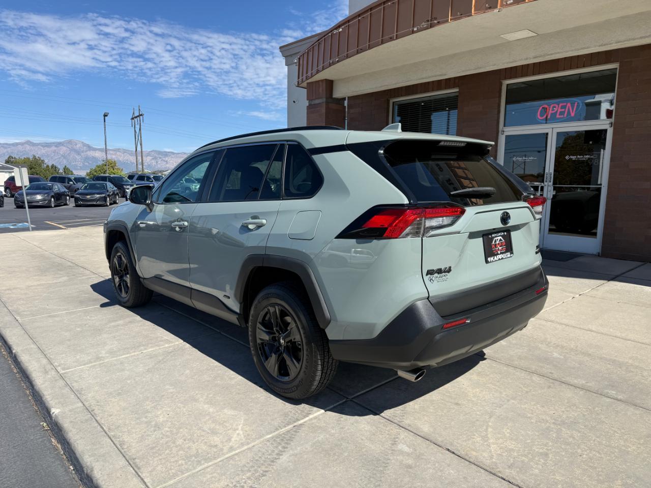 Toyota RAV4 Hybrid XLE AWD (Natl) 2022