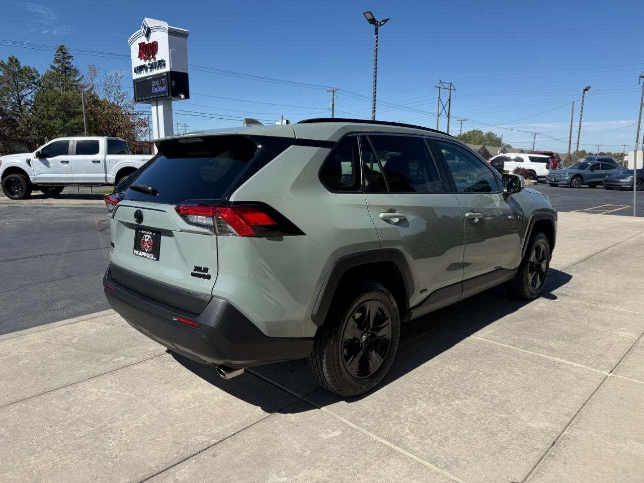 Toyota RAV4 Hybrid XLE AWD (Natl) 2022