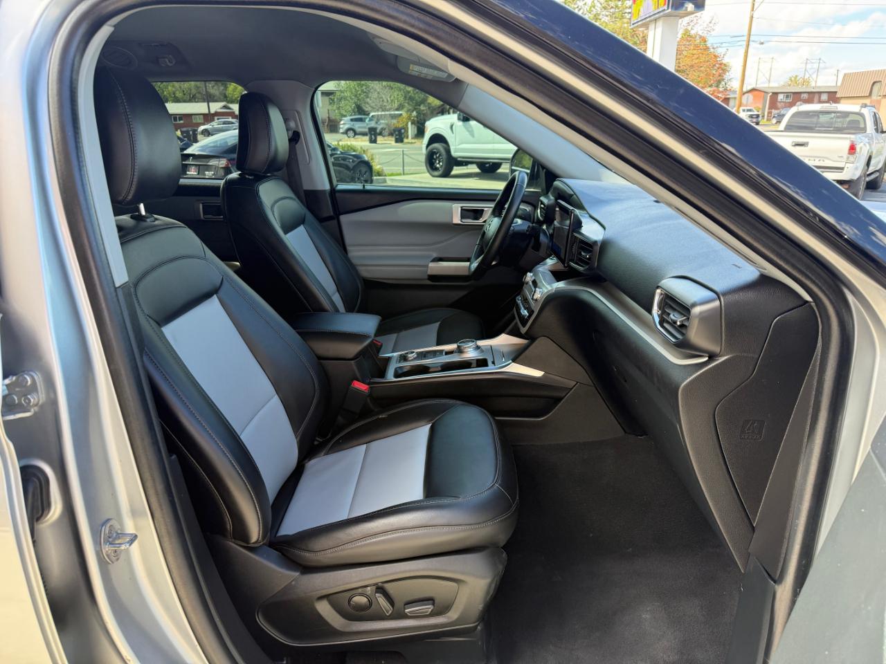 Ford Explorer XLT 4WD 2024