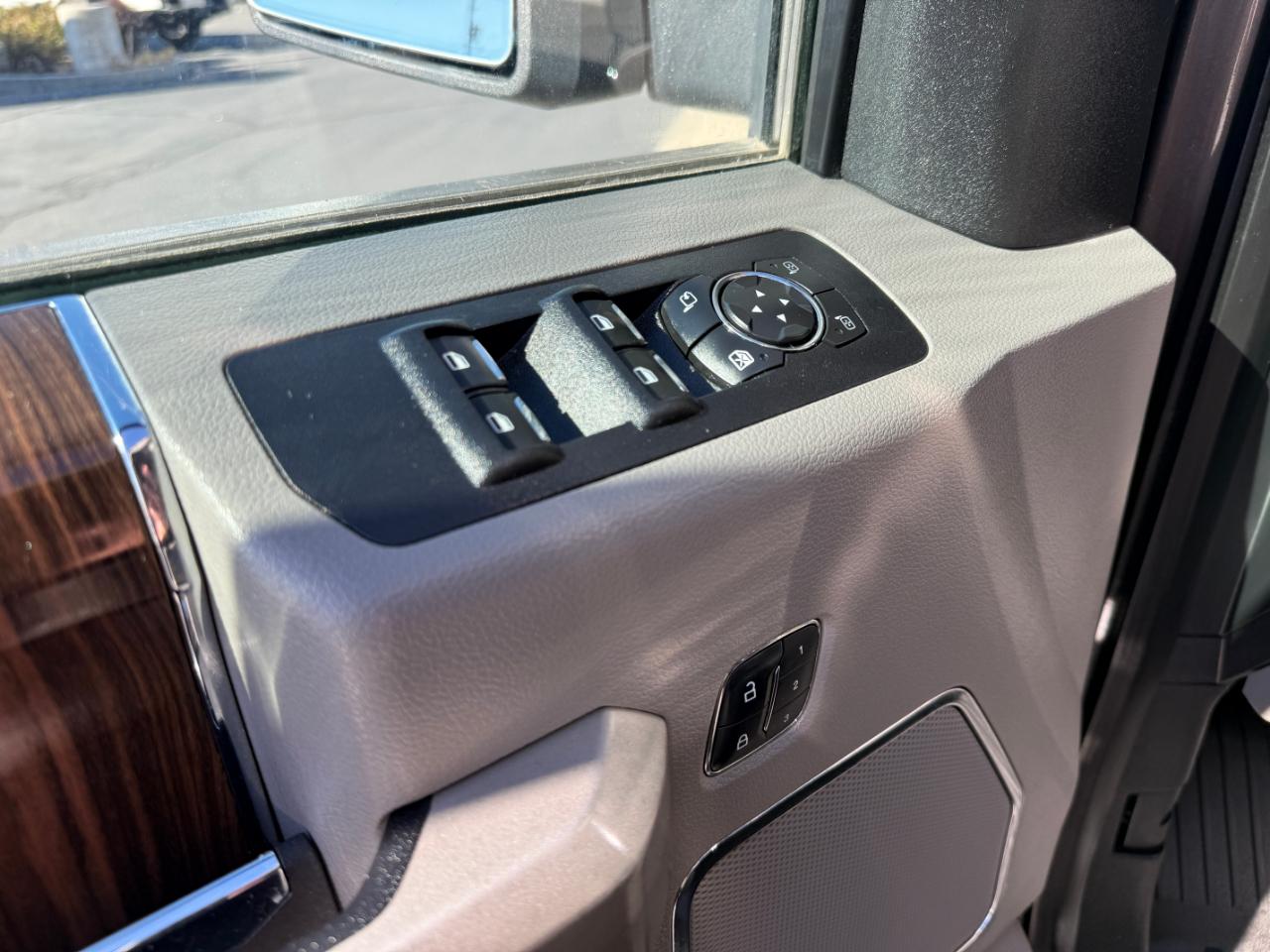 Ford F-150 4WD SuperCrew 157" Lariat 2016
