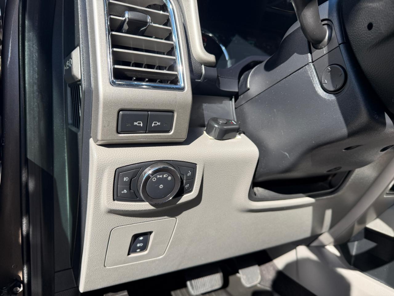 Ford F-150 4WD SuperCrew 157" Lariat 2016