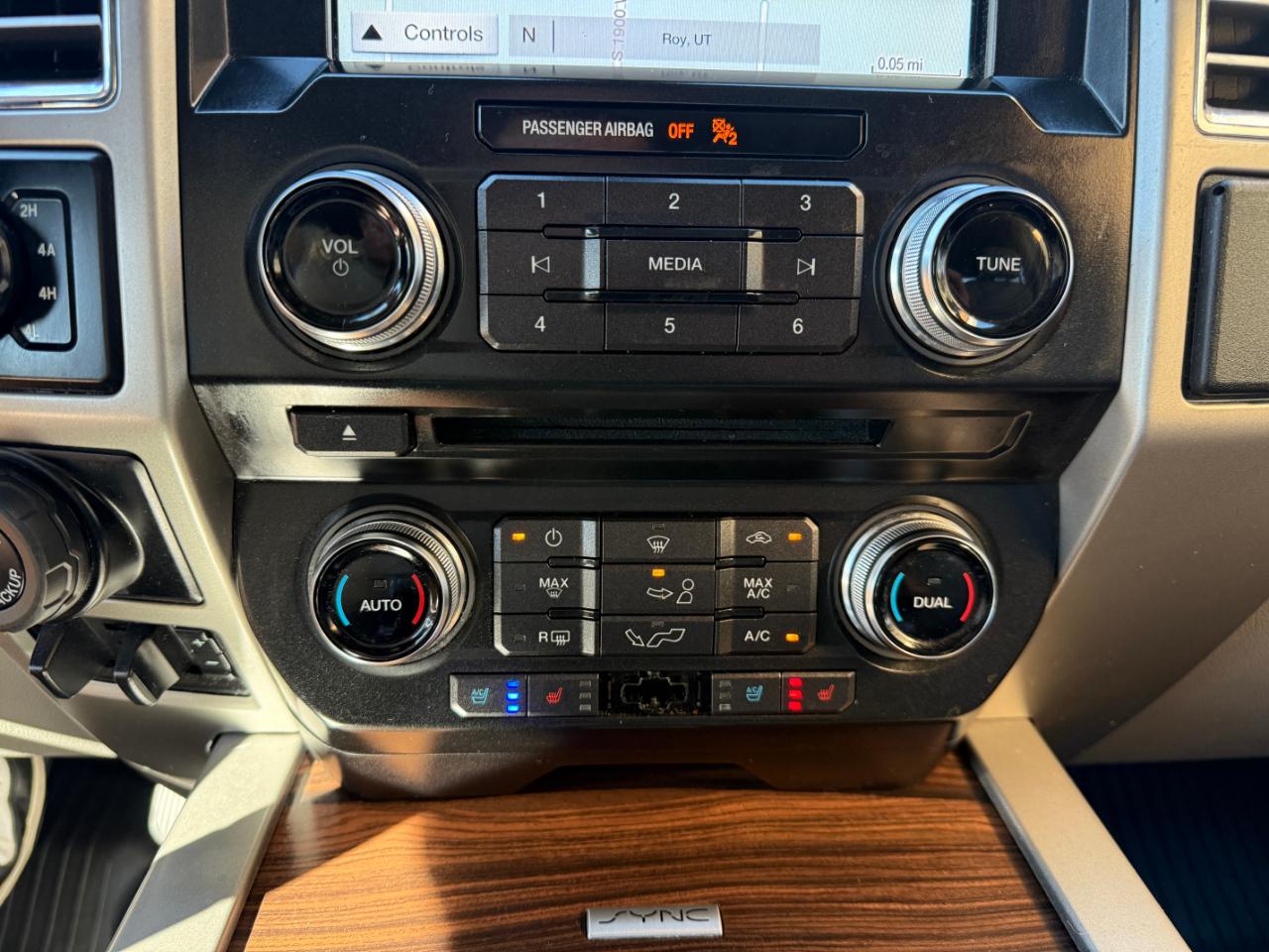Ford F-150 4WD SuperCrew 157" Lariat 2016